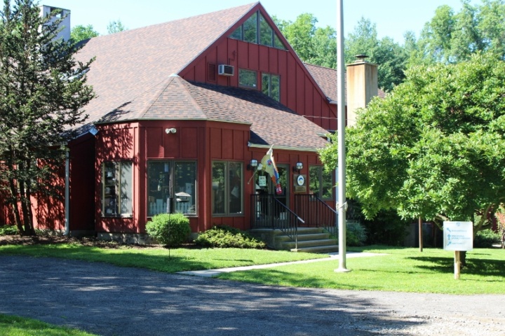 Please note: The Fairfield Nature Center will be closed on Tuesday, March 31 for a staff development day. Trails will be open from dawn to dusk.